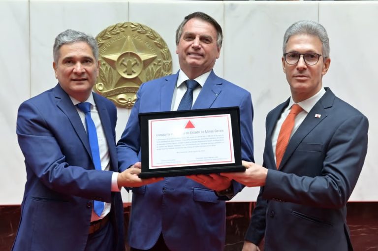 Bolsonaro-recebe-titulo-de-cidadao-mineiro-em-evento-com-Romeu.jpg