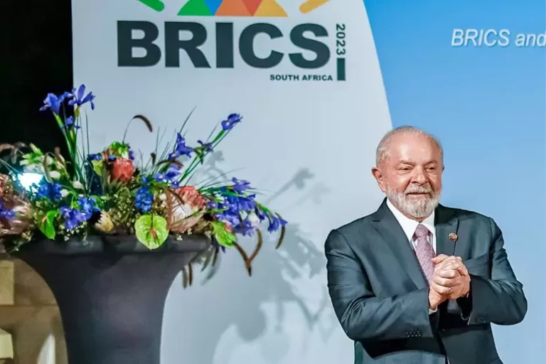 Brics-anuncia-inclusao-de-seis-novas-nacoes-ampliando-a-influencia.webp.webp