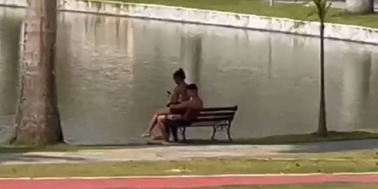 Casal-e-flagrado-em-clima-quente-em-ponto-turistico-de.jpg