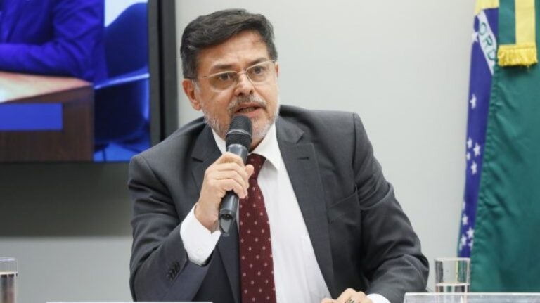 Ex-deputado-Eduardo-Barbosa-autor-de-lei-de-renda-basica-morre.jpg