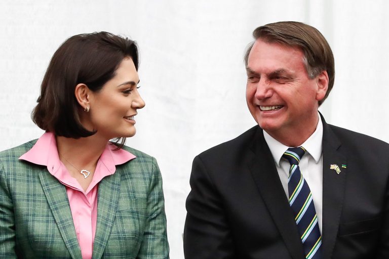 Ex-presidente-Jair-Bolsonaro-e-Michelle-Bolsonaro-se-silenciam-em-depoimento.jpg