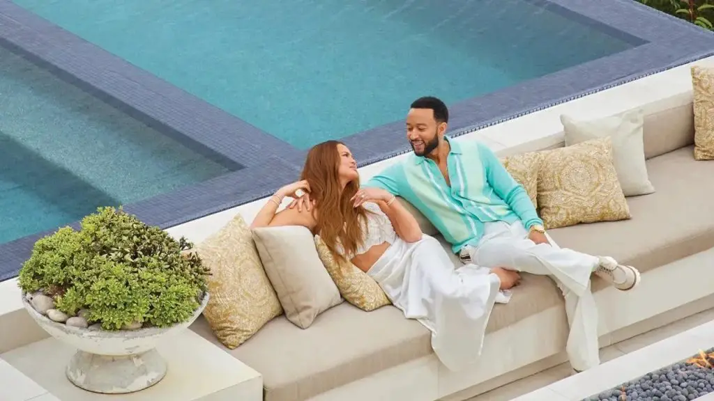 John Legend e Chrissy Teigen revelam nova casa adquirida de Rihanna