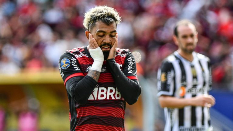 Torcedores-do-Flamengo-protestam-contra-Gabigol-durante-festa-de-aniversario.jpg