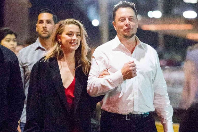 Amber-Heard-e-Elon-Musk-revivem-romance-turbulento-em-biografia.jpg