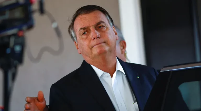 Bolsonaro se recupera de cirurgias em São Paulo e visita governador