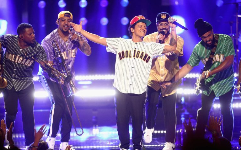 Bruno-Mars-promete-sacudir-palco-do-The-Town-veja-o.jpg