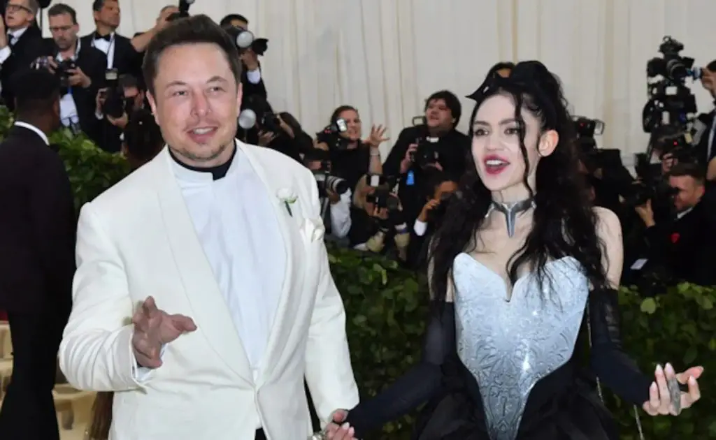 Elon Musk e Grimes têm novo filho aptamente nomeado Techno Mechanicus, revela biografia inédita