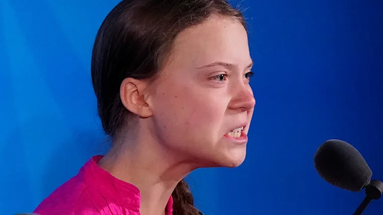 Greta-Thunberg-desafia-autoridades-novamente-em-protesto-e-enfrenta-novo.webp.webp