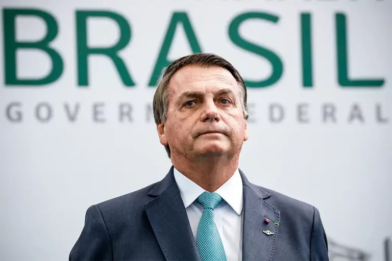 Jair-Bolsonaro-passa-por-duas-cirurgias-com-sucesso-em-SP.webp.webp