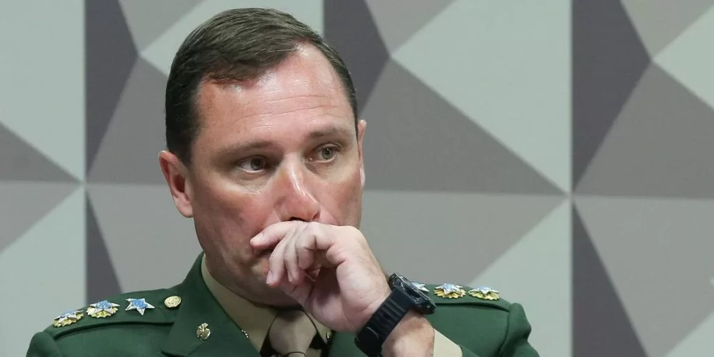 Libertação de Mauro Cid Regulada por Moraes: Confira as Restrições como Uso de Tornozeleira Eletrônica, Revogação de Porte de Arma e Mais