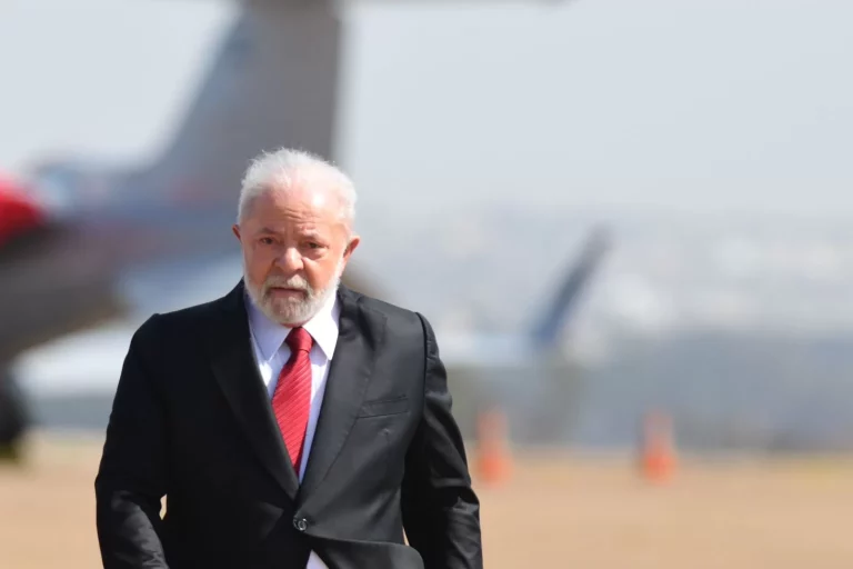 Lula-adia-cirurgia-para-participar-da-cupula-do-G77China-em.webp.webp