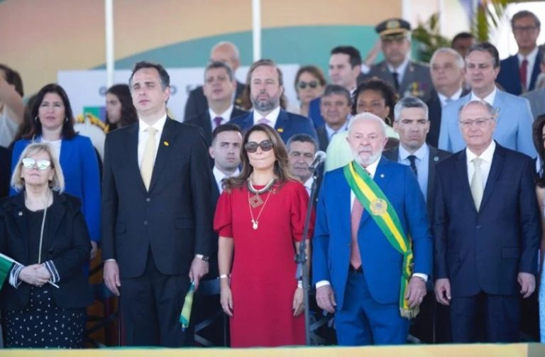 Lula-e-Primeira-Dama-Janja-presenciam-Desfile-de-7-de-Setembro.jpg