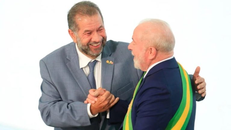 Ministros-do-governo-Lula-acumulam-ate-o-dobro-do-salario.jpg