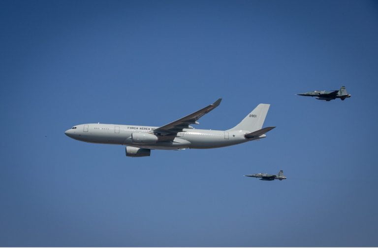 Governo envia avião para resgatar brasileiros em zona de ataques