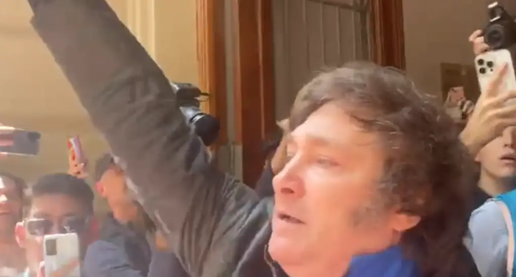 Milei vota e diz que tem condições de fazer o melhor governo da história