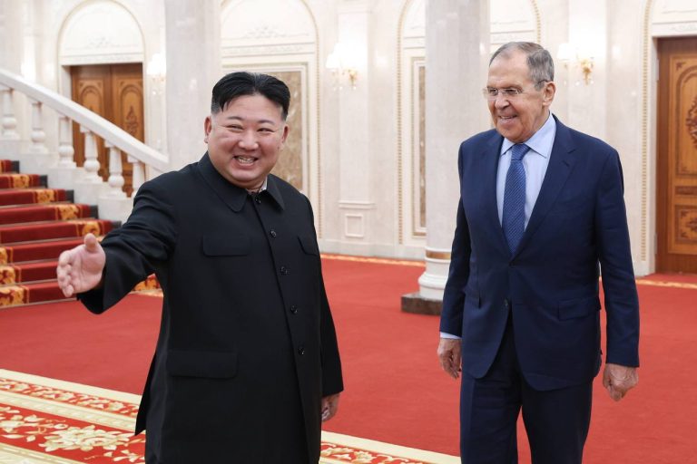 Lavrov se reúne com o ditador Kim Jong-un em Pyongyang