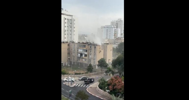 Foguete do Hamas atinge prédio em Tel Aviv