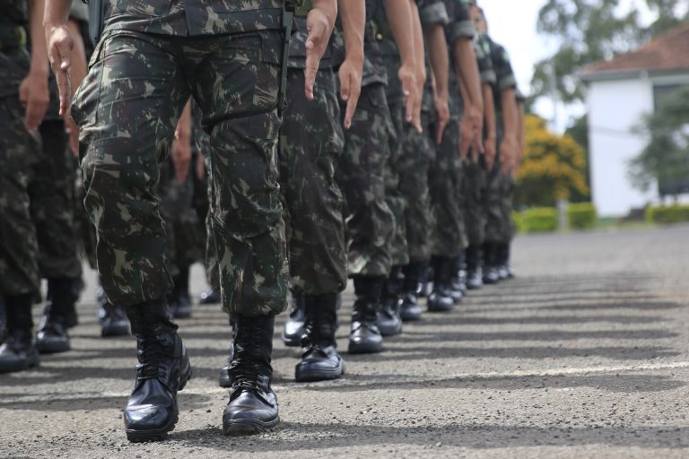 Exército tem três suspeitos de envolvimento no furto de armas