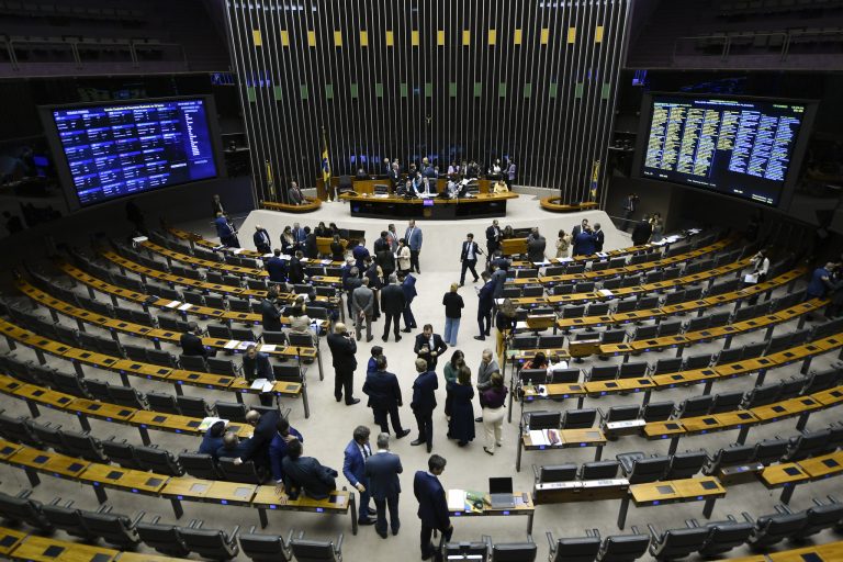 Congresso marca votação de 27 vetos que já ultrapassaram prazo