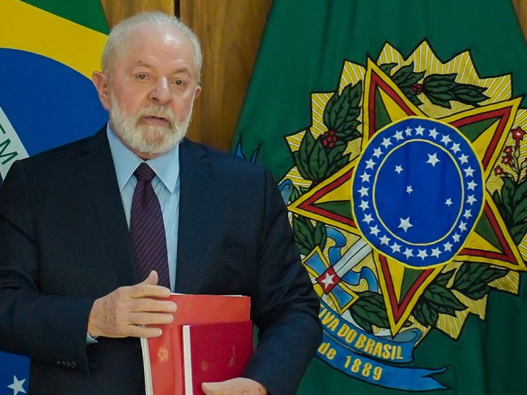 Lula diz para ministros não marcarem viagem de Natal