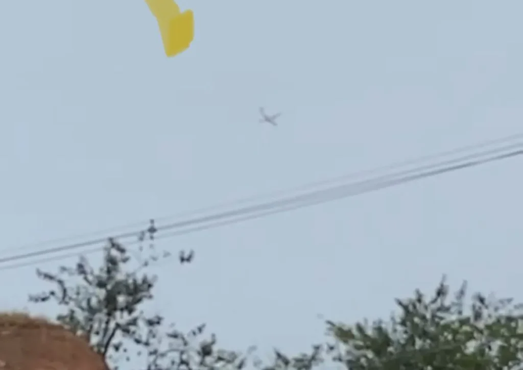 Avião da Voepass Cai em Vinhedo (SP); Bombeiros e Defesa Civil Trabalham no Resgate