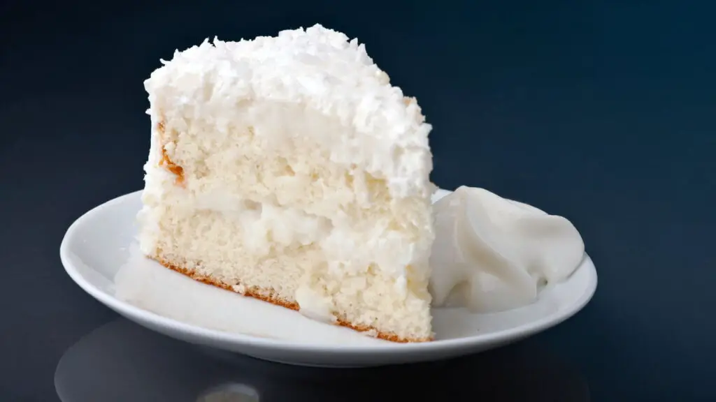 Bolo de Coco com Farinha de Aveia: Sabor e Saúde em Uma Receita Prática