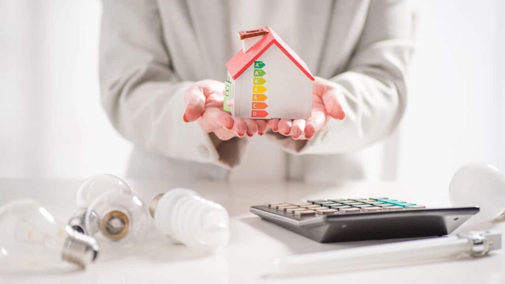 Lâmpadas e Tomadas Inteligentes: Como Investir e Economizar até R$ 1.000 na Conta de Luz