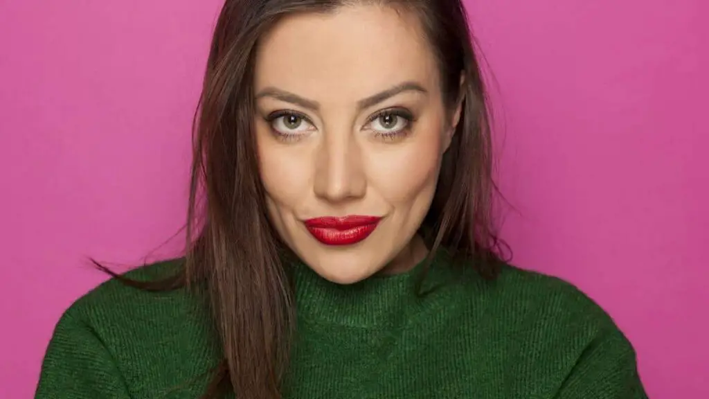 Cinco Cores de Batom que Disfarçam a Idade em Mulheres a Partir dos 40 Anos