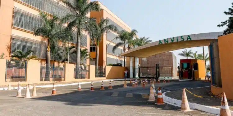 Anvisa determina recolhimento de lotes de sabão líquido Ypê por risco de contaminação