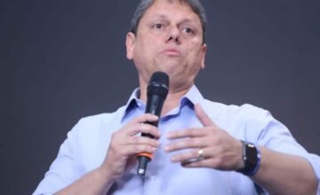 Em evento da Conib, Tarcísio critica suposta saída do Brasil de aliança sobre o Holocausto