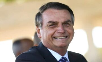 Perfis de Jair Bolsonaro Ganham Seguidores Mesmo com Bloqueio Judicial, Aponta Análise