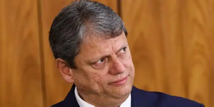 Portal descreve cenário hipotético de prisão de Bolsonaro e articulação de Tarcísio por anistia