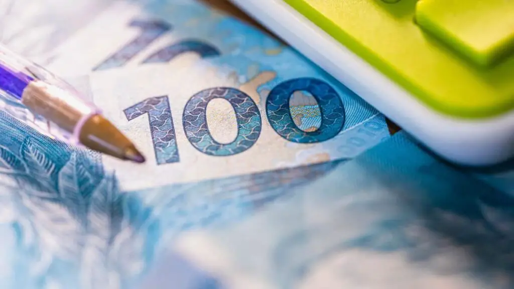 CCJ do Senado aprova projeto que limita uso de dinheiro em espécie em transações imobiliárias