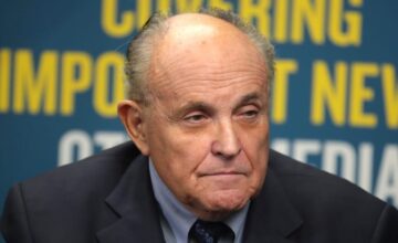 Poder de perdão presidencial nos EUA: Entenda o debate envolvendo Trump e aliados como Giuliani