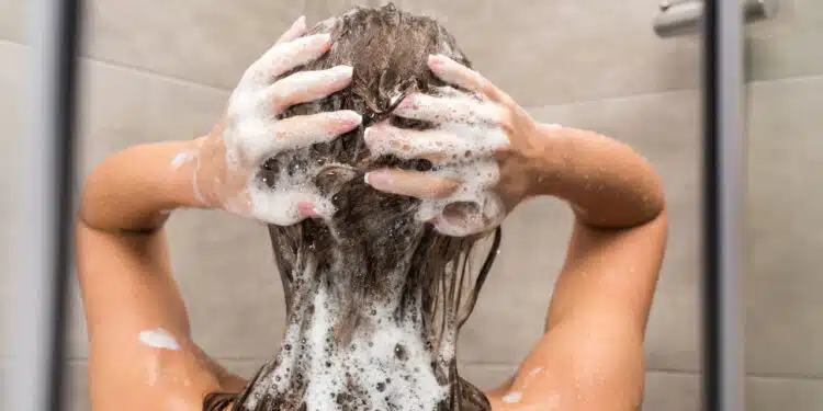 Queda de cabelo: conheça opções de shampoos e cuidados para fortalecer os fios